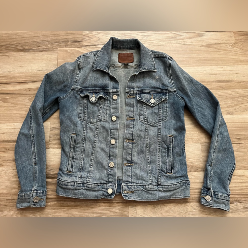 Lucky Brand Women’s Tomboy Trucker Jean Jacket Size S/P Distressed Denim